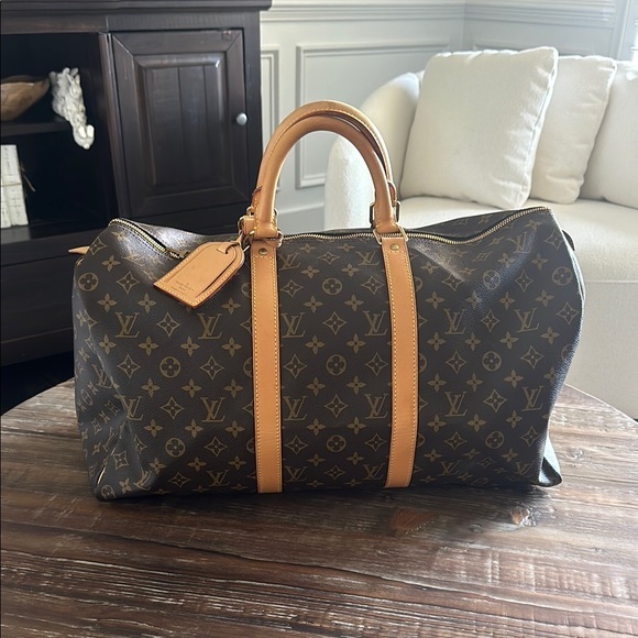 Louis Vuitton - Picture 1 of 7